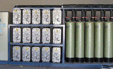 半導體、集成電路芯片及封裝、液晶顯示、高精度線路板、光電器件、各種電子器件、微電子工業(yè)、大規(guī)模、超大規(guī)模集成電路需用大量的純水、高純水、超純水清洗半成品、成品。集成電路的集成度越高，線寬越窄，對水質(zhì)的要求也越高。目前我國電子工業(yè)部把電子級水質(zhì)技術(shù)分為五個行業(yè)等級，分別為18MΩ.cm、15MΩ.cm、10MΩ.cm、2MΩ.c