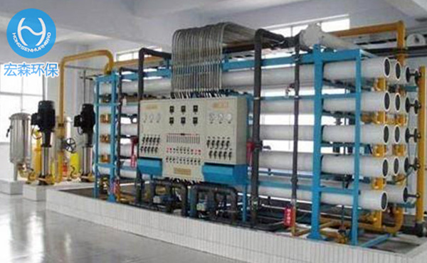 電去離子(Electrodeionization 簡稱EDI)是將電滲析膜分離技術(shù)與離子交換技術(shù)有機地結(jié)合起來的一種新的制備超純水(高純水)的技術(shù)，它利用電滲析過程中的極化現(xiàn)象對填充在淡水室中的離子交換樹脂進行電化學(xué)再生。
